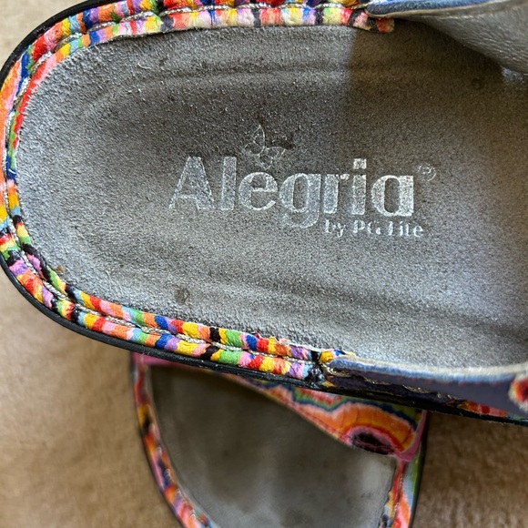 Algeria.sandals tri adjustable straps wavy colorful pattern. Sz 9.5 to 10 - Picture 4 of 7